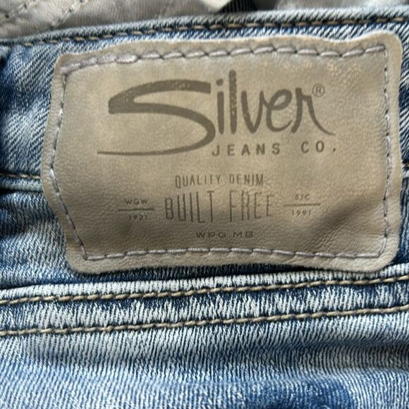 Silver Izzy Ankle Skinny Embroidered Lightwash Jeans - Picture 9 of 10